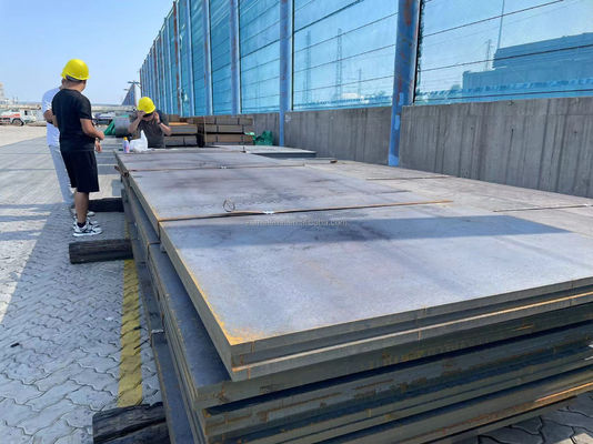 Superfície preta Aço Ms laminado a quente SS400 Q235B Q355 A36 Q275 Chapas de aço carbono para fabricação de tubos Tolerância ± 1%