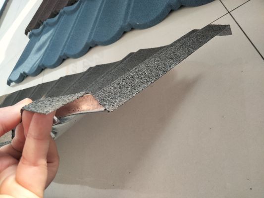 Telhas de telhado de aço revestidas de pedra Telhas romanas com revestimento de zinco de 20 a 275 g/m2 e certificação PVOC