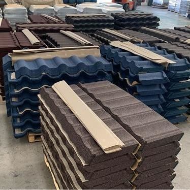 Materiais primários PVC ASA Revestimento Cor Pedra Chip revestido Metro Rooftile Roofing Sheet com e design colorido